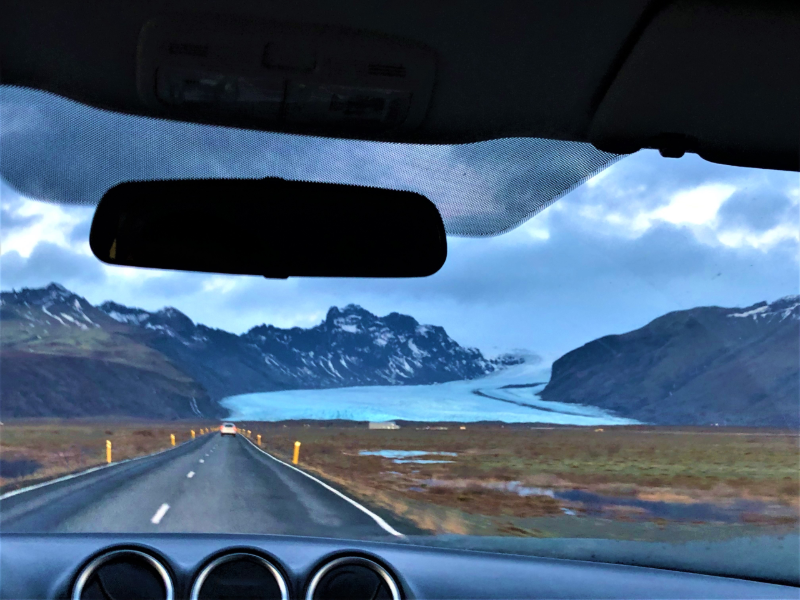 Highlights-of-a-roadtrip-through-south-Iceland-sadcars-glaciers