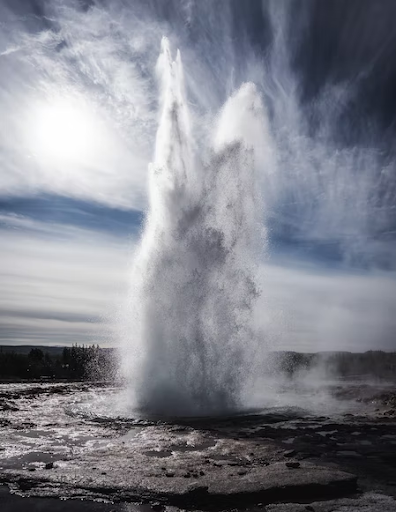 Impressive eruption of a geyser in Iceland